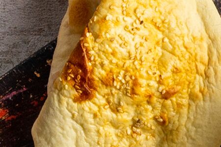 Лепешка из печи с кунжутом