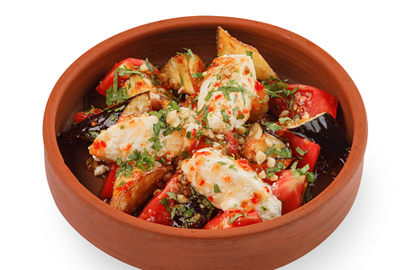 Салат с хрустящими баклажанами и сыром