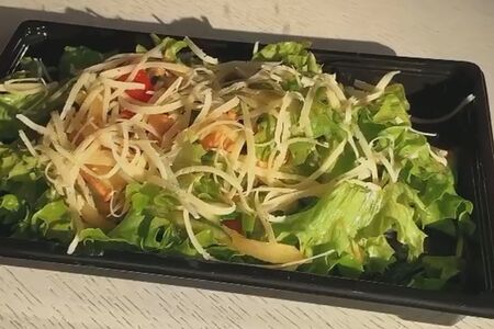 Теплый салат с лососем