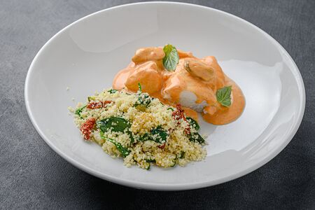 Филе трески с кускусом и соусом из мидий