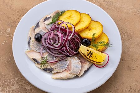 Сельдь с картофелем и луком