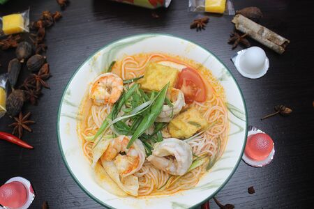 Том ям с лапшой