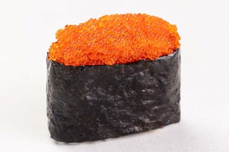 Гункан с икрой тобико