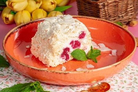 Меренговый рулет с малиной
