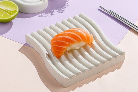 Суши с лососем 