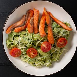 Феттуччине с сёмгой и шпинатом 