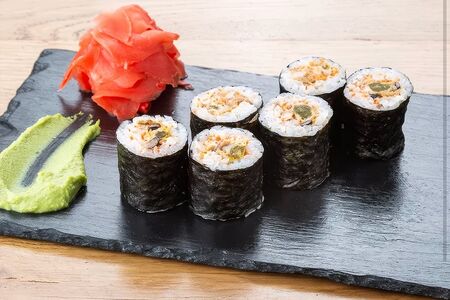 Маки-ролл Мидии 