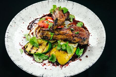 Корейка ягненка с перечным терияки 