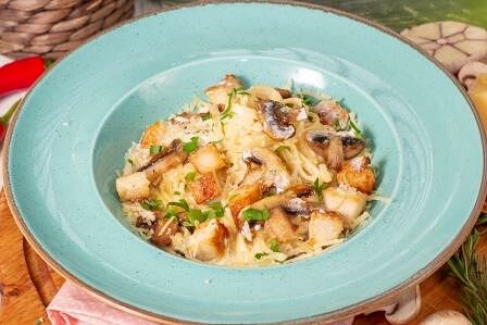 Фетучини с цыпленком и грибами