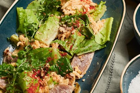 Салат с языком и омлетом