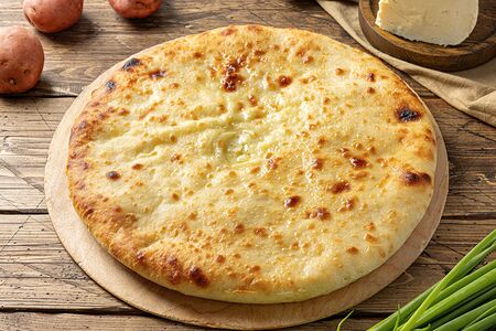 Осетинский пирог с картофелем, сыром и зеленым луком