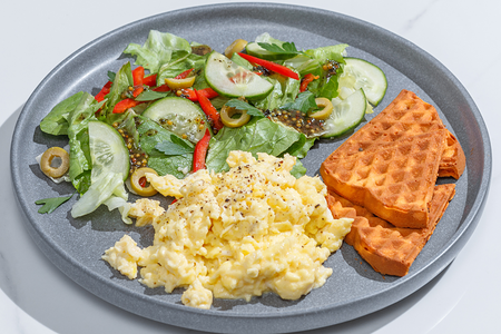 Скрэмбл с овощами