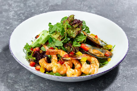 Салат с  морепродуктами