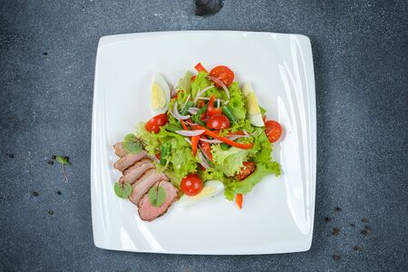 Салат нисуаз с уткой