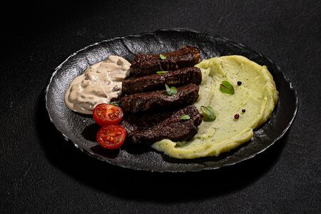 Медальоны из говяжьей вырезки