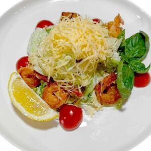 Цезарь с тигровыми креветками