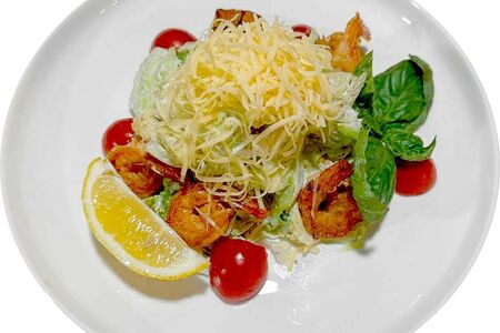 Цезарь с тигровыми креветками