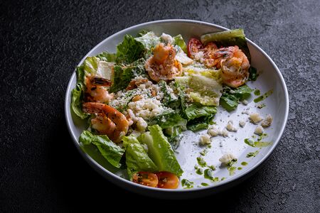 Салат Романо с тигровыми креветками