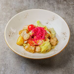 Баварский салат с колбасками и картофелем