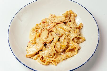 Домашние паппарделле с цыпленком и вялеными томатами