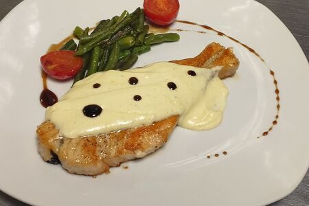 Семга под сливочным соусом