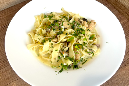 Паста с курицей и грибами
