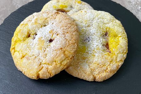 Печенье лимонное с клубникой