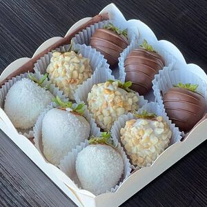 Коробочка из 9 клубник в шоколаде