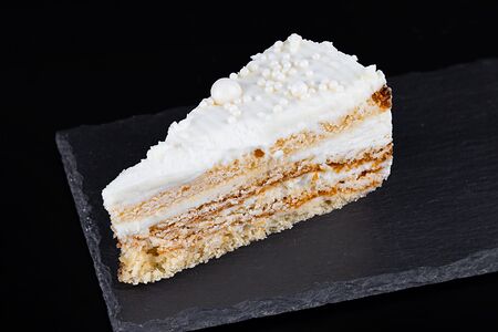 Пирожное Молочная девочка