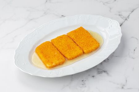 Жареный сыр с трюфельным мёдом