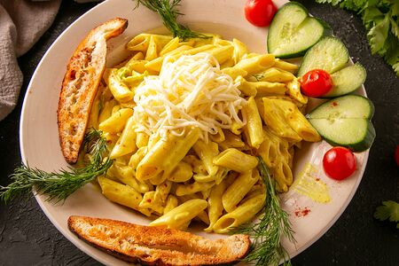 Макароны со сливочным соусом