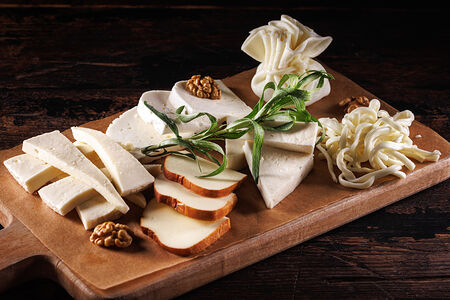 Ассорти из кавказских сыров