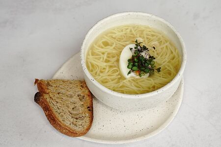 Куриный бульон с лапшой