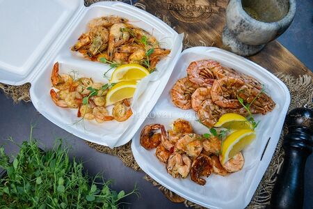 Ассорти из жареных креветок