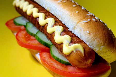 Хот-дог Свинo-говяжья сосиска