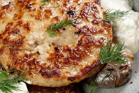 Куриная котлета с мини-картофелем