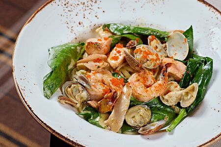 Паста с морепродуктами в сливочном соусе