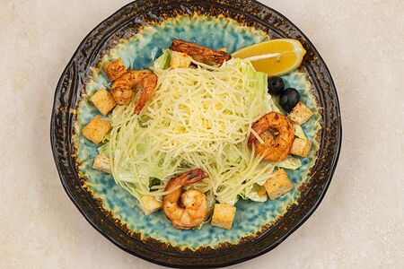 Салат Цезарь с креветками