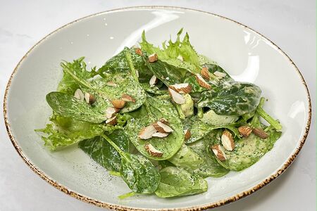 Зеленый салат с авокадо