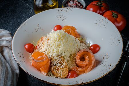 106 Теплый салат Цезарь с семгой