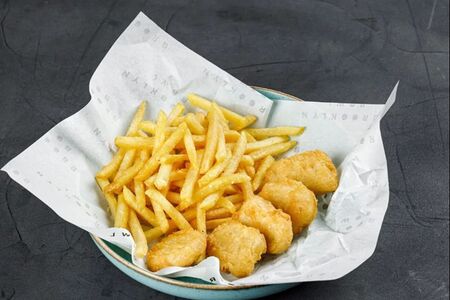 Мне только картошку и наггетсы