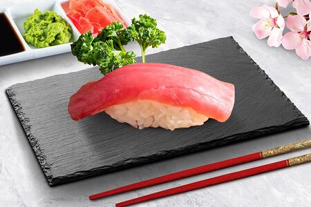 Нигири с тунцом