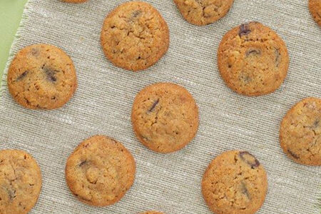 Печенье с шоколадом и грецким орехом