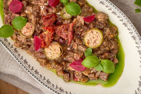 Тартар из телячьей вырезки по-батумски с мацони