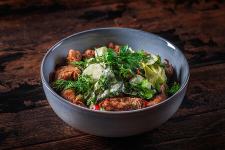 Салат с куриной печенью