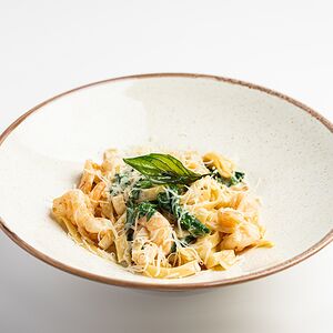 Паста с креветками в сливочном соусе