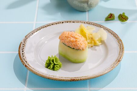 Острые суши с креветкой