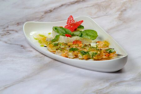 Тигровые креветки на гриле с соусом Провансаль