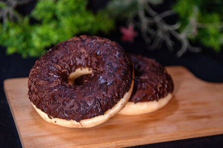 Донат шоколадный