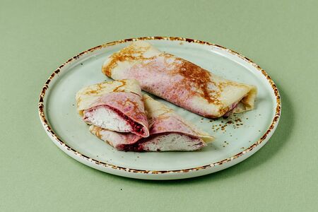 Блинчики с творогом и малиной